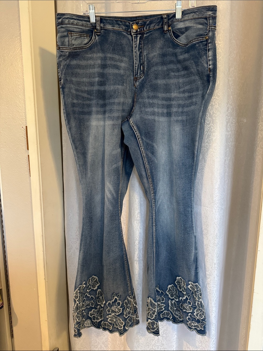VENUS Embroidered Hem Flare Jeans - Blue SZ: 18